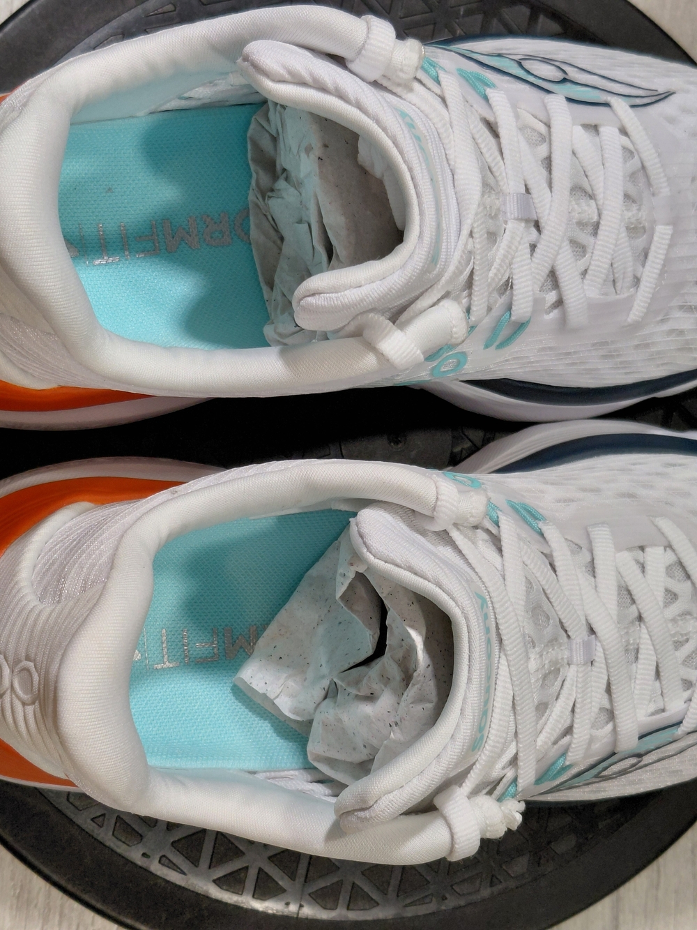 NEW Saucony Premium Women's Kinvara 16 White Teal Orange Running Shoes SIZE 7 - Picture 10 of 16
